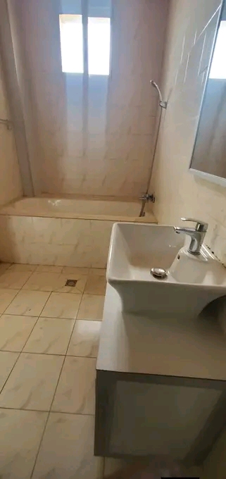 Appartement à louer - Yaoundé, Odza, Odza - 1 salon(s), 2 chambre(s), 3 salle(s) de bains - 200 000 FCFA / mois
