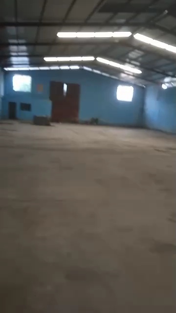 Entrepôt à louer à Douala, Bonaberi, Gare routière - 1000 m2 - 1 500 000 FCFA