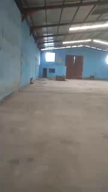 Entrepôt à louer à Douala, Bonaberi, Gare routière - 1000 m2 - 1 500 000 FCFA