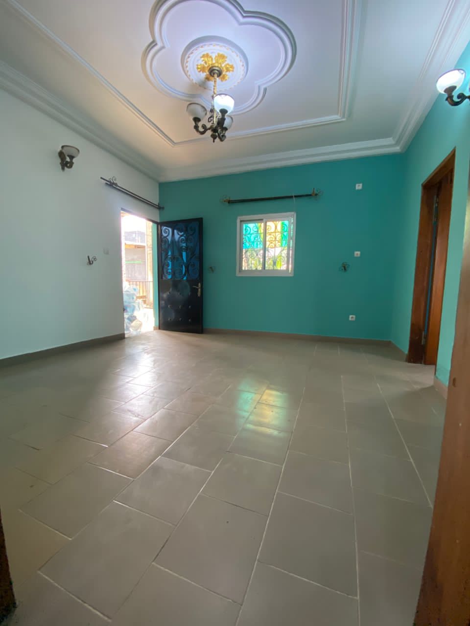 Appartement à louer - Douala, Beedi, Haut tension - 1 salon(s), 2 chambre(s), 2 salle(s) de bains - 90 000 FCFA / mois