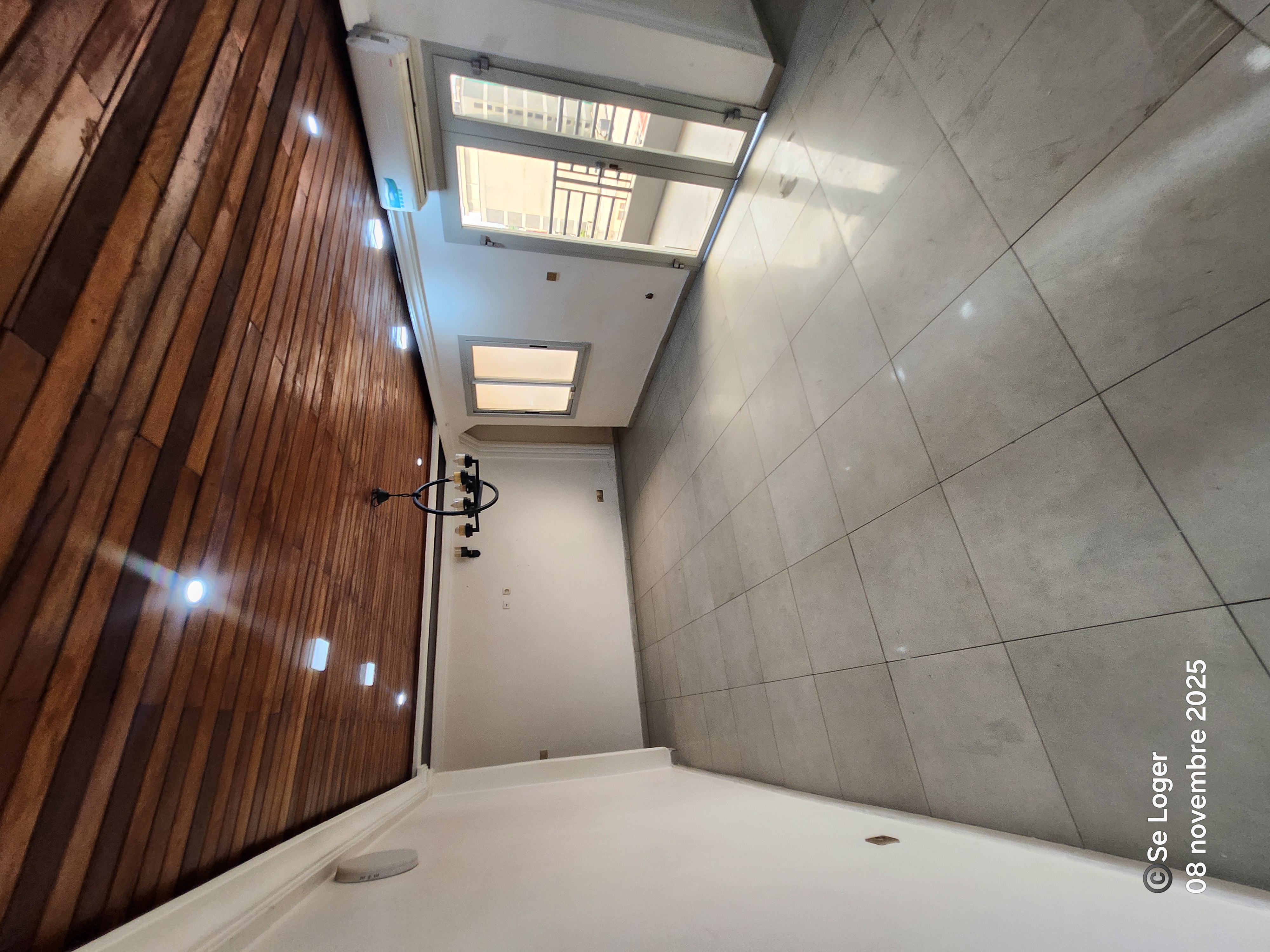 Appartement à louer - Douala, Bonapriso, Arno Market - 1 salon(s), 2 chambre(s), 2 salle(s) de bains - 550 000 FCFA / mois