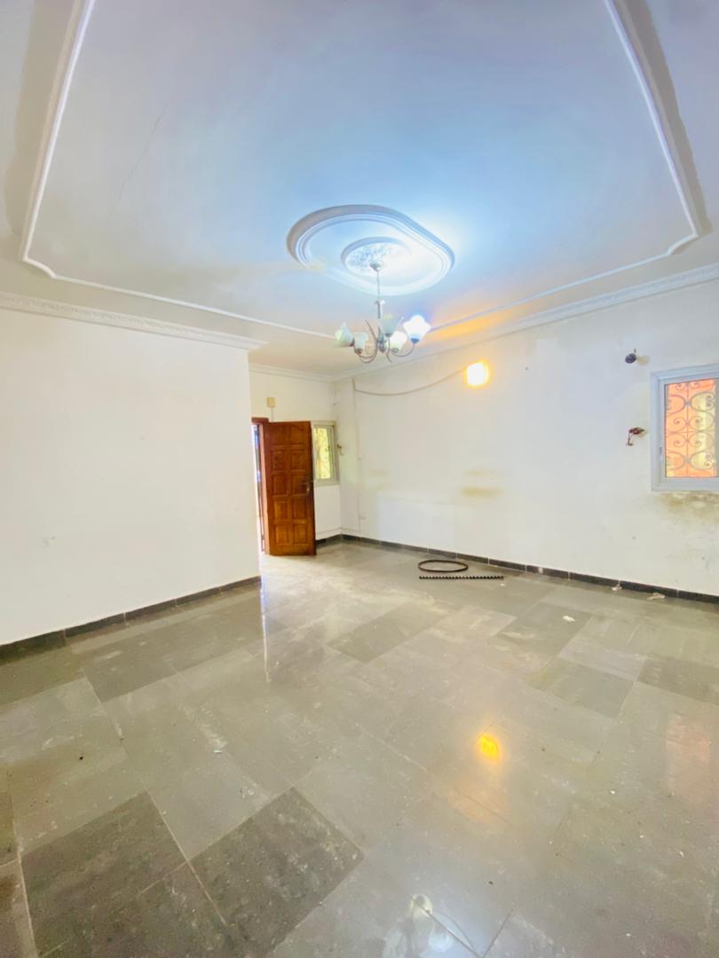 Appartement à louer - Douala, Logpom, Lycée - 1 salon(s), 2 chambre(s), 1 salle(s) de bains - 90 000 FCFA / mois