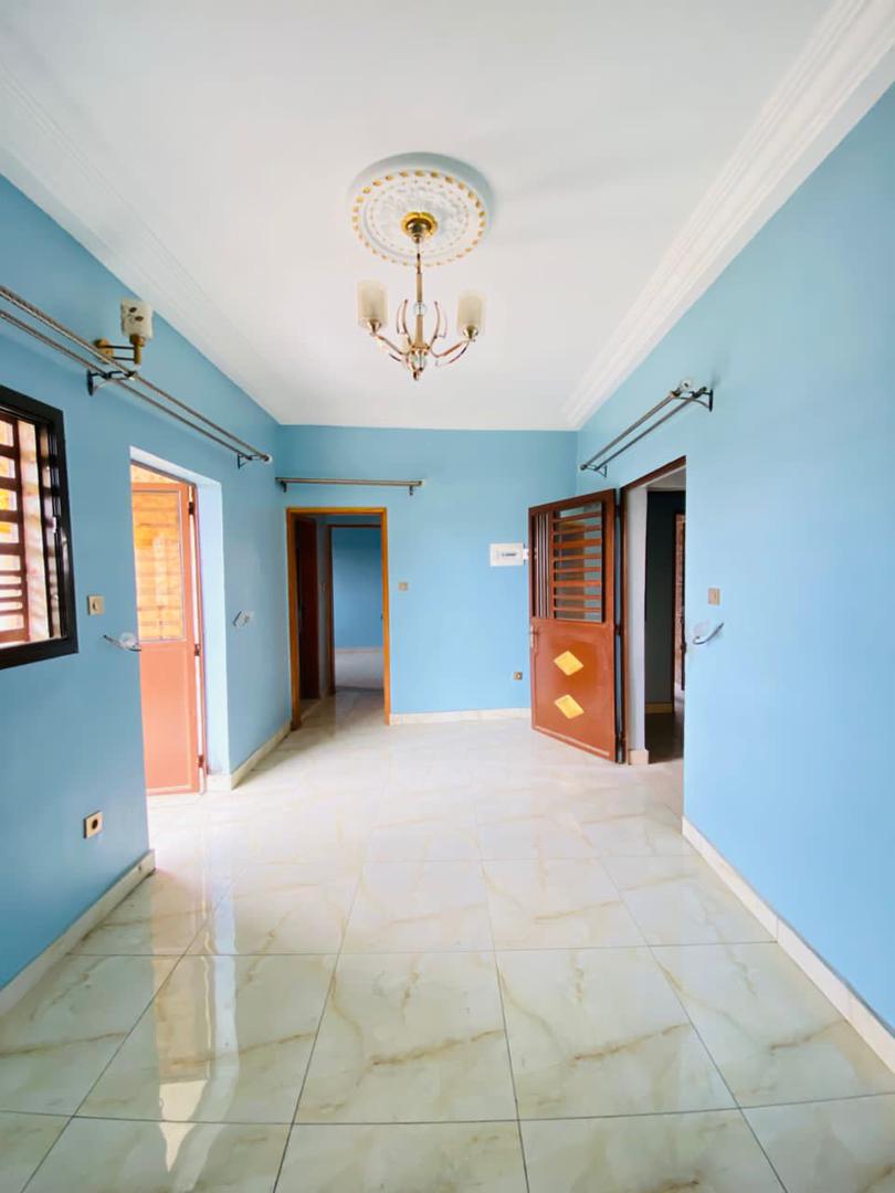 Appartement à louer - Douala, Bonapriso, Vers l'hôtel de l'air bonapriso - 1 salon(s), 1 chambre(s), 1 salle(s) de bains - 100 000 FCFA / mois
