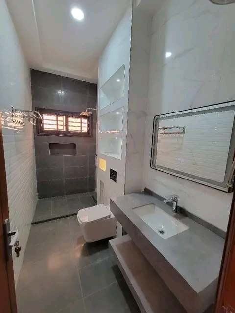 House (Duplex) to rent - Yaoundé, Mfandena, Omnisport - 3 living room(s), 4 bedroom(s), 5 bathroom(s) - 1 500 000 FCFA / month