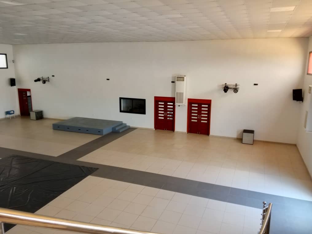 Maison (Duplex) à louer - Douala, Yassa, Yassa - 2 salon(s), 4 chambre(s), 6 salle(s) de bains - 1 500 000 FCFA / mois