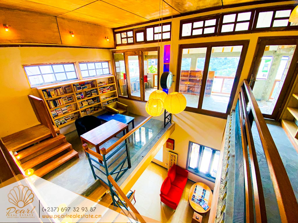 Maison (Duplex) à louer - Yaoundé, Bastos, Golf présidentiel - 4 salon(s), 5 chambre(s), 5 salle(s) de bains - 1 500 000 FCFA / mois