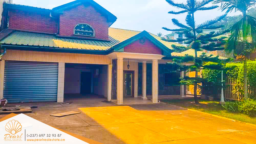 Maison (Duplex) à louer - Yaoundé, Bastos, Ambassade de chine - 2 salon(s), 4 chambre(s), 4 salle(s) de bains - 1 500 000 FCFA / mois