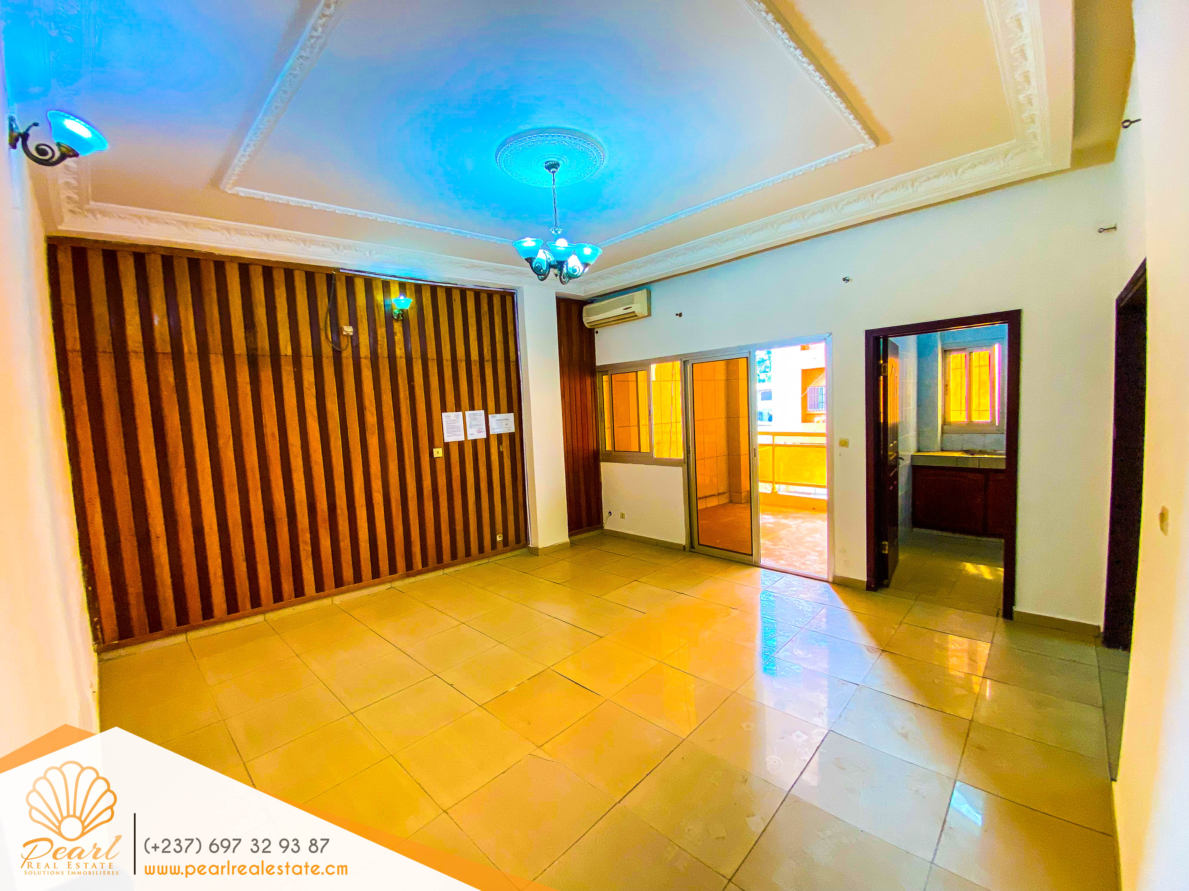 Appartement à louer - Yaoundé, Tsinga, Total - 1 salon(s), 2 chambre(s), 2 salle(s) de bains - 250 000 FCFA / mois