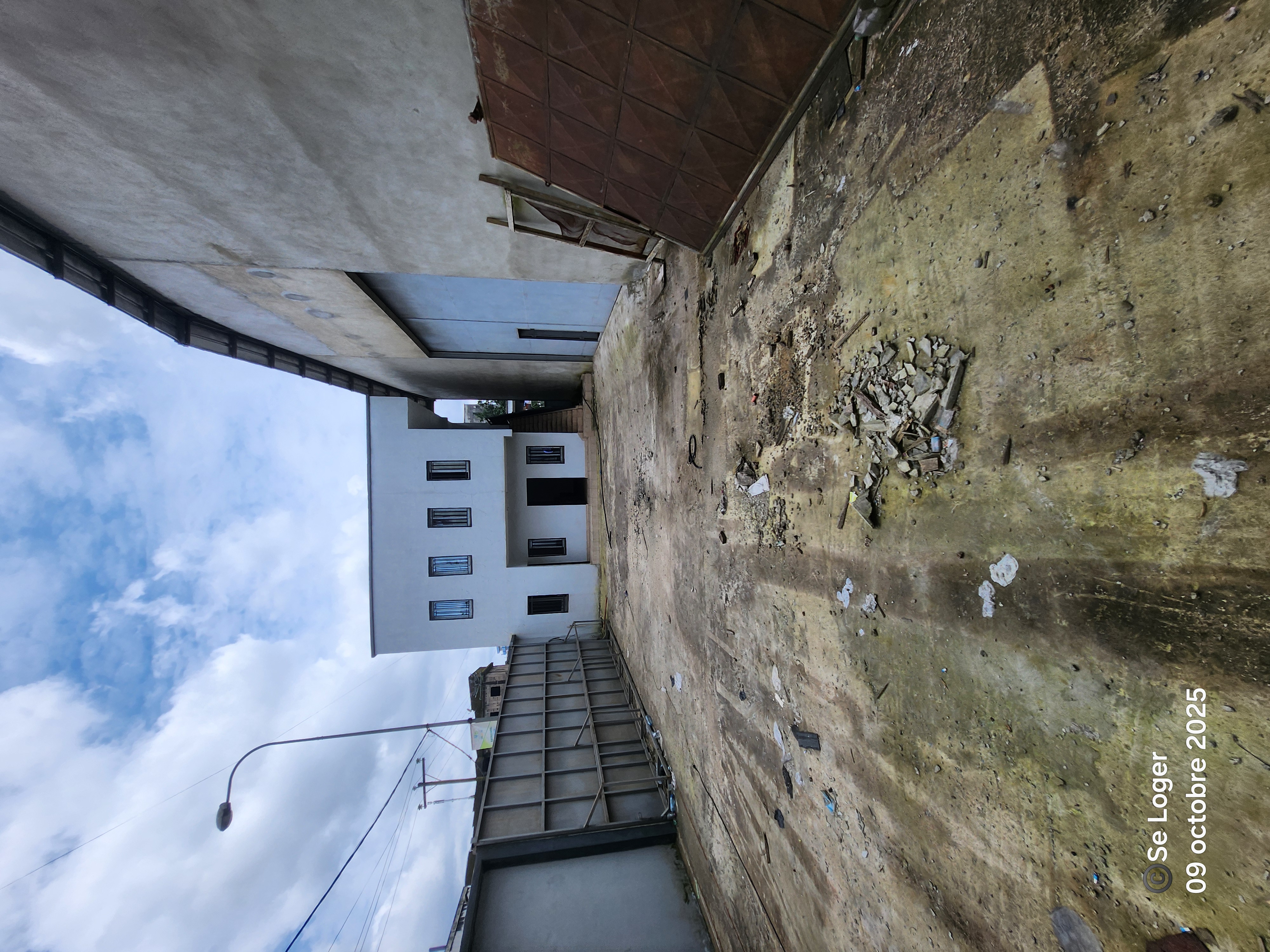 Entrepôt à louer à Douala, Ndokotti, s - 1200 m2 - 3 000 000 FCFA