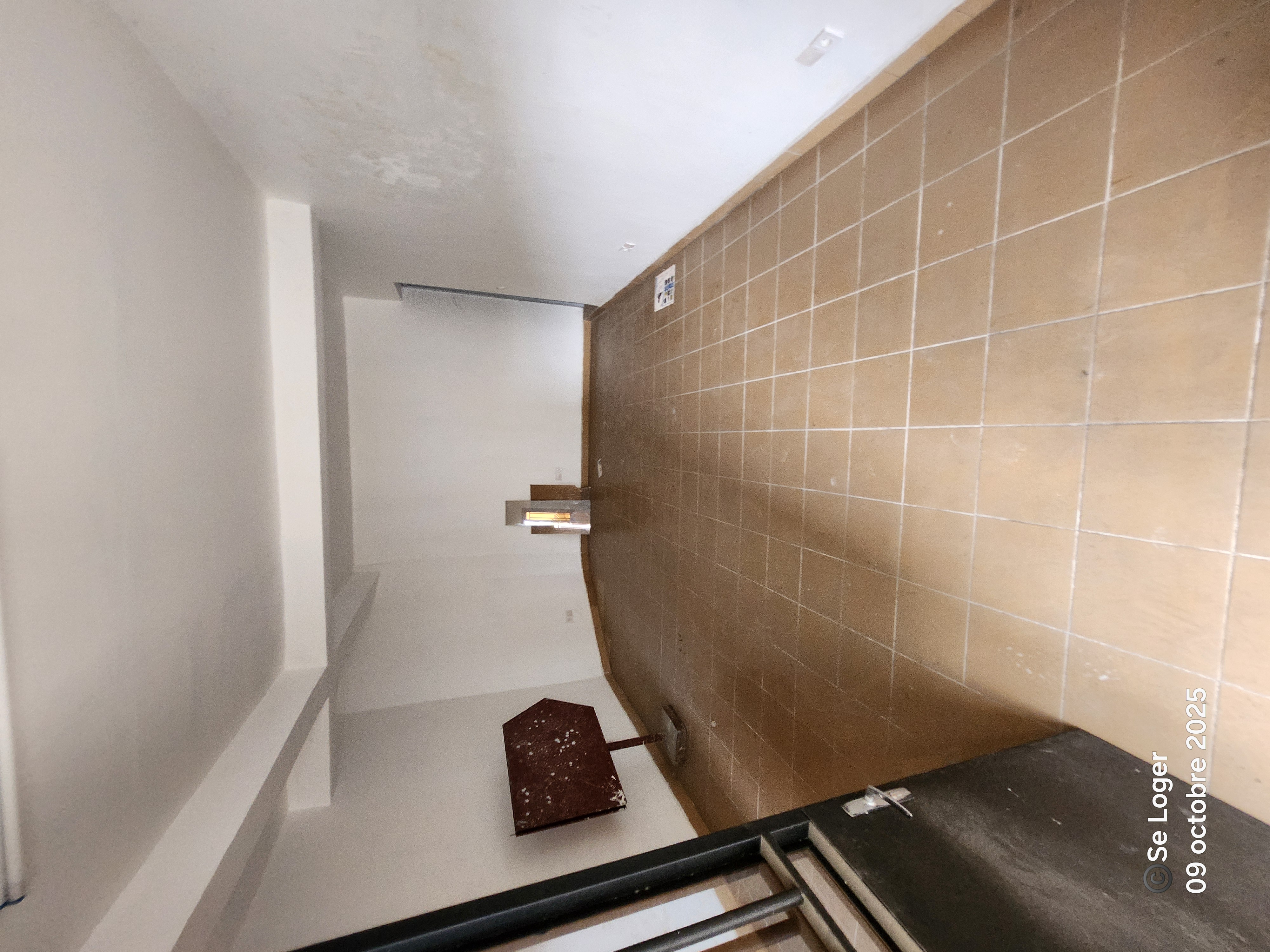 Entrepôt à louer à Douala, Ndokotti, s - 1200 m2 - 3 000 000 FCFA