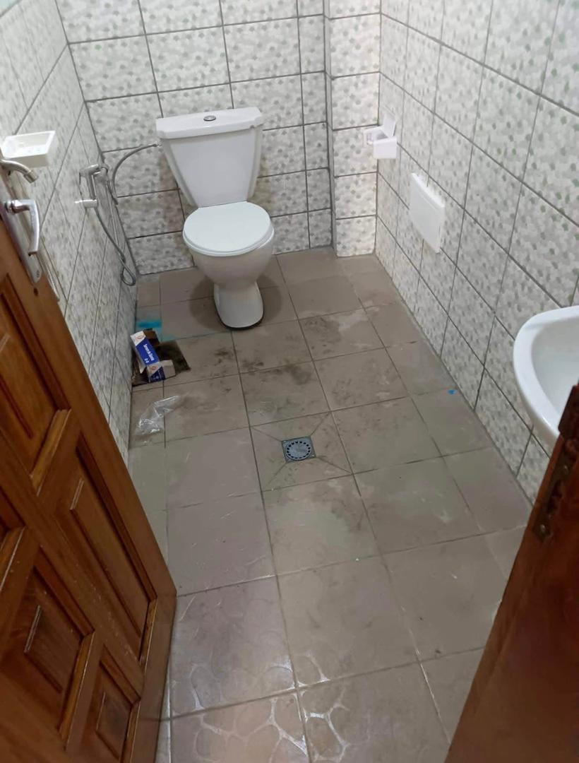 House (Duplex) to rent - Douala, Ndogpassi I, Précisément a hary village - 2 living room(s), 4 bedroom(s), 4 bathroom(s) - 250 000 FCFA / month