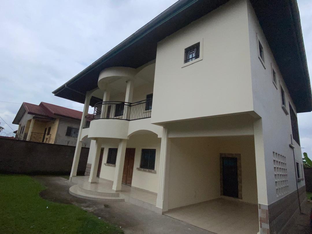 House (Duplex) to rent - Douala, Makepe, Saint Tropez - 2 living room(s), 5 bedroom(s), 4 bathroom(s) - 700 000 FCFA / month