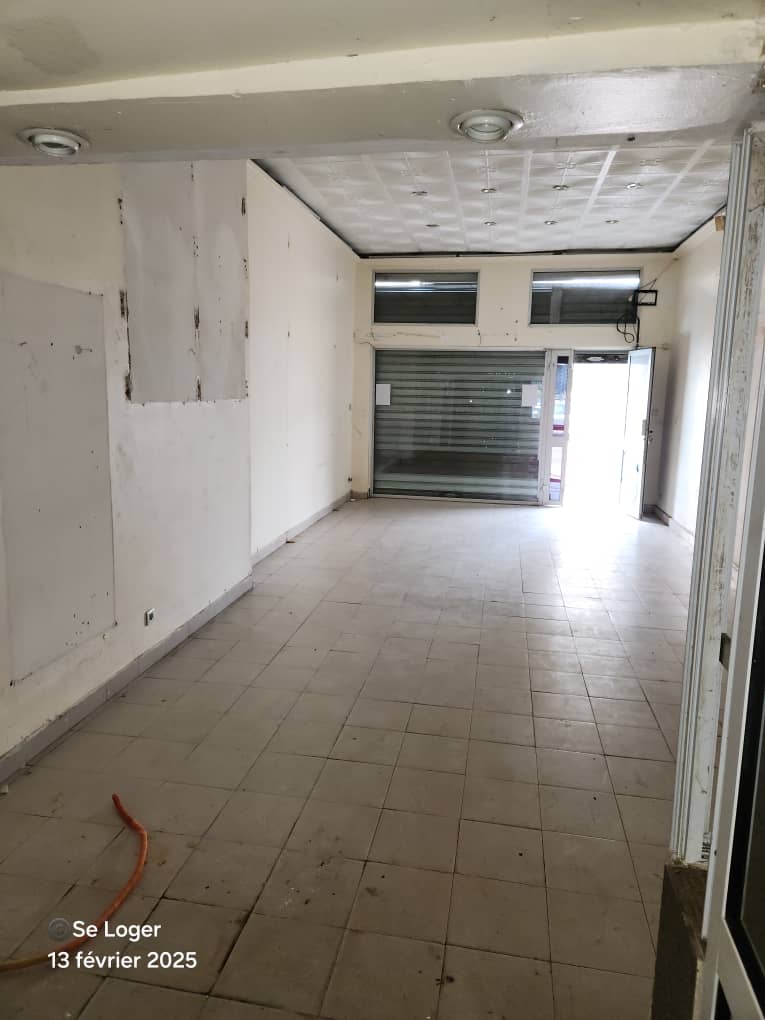Shop to rent at Douala, Bali, Total Bali - 50 m2 - 550 000 FCFA