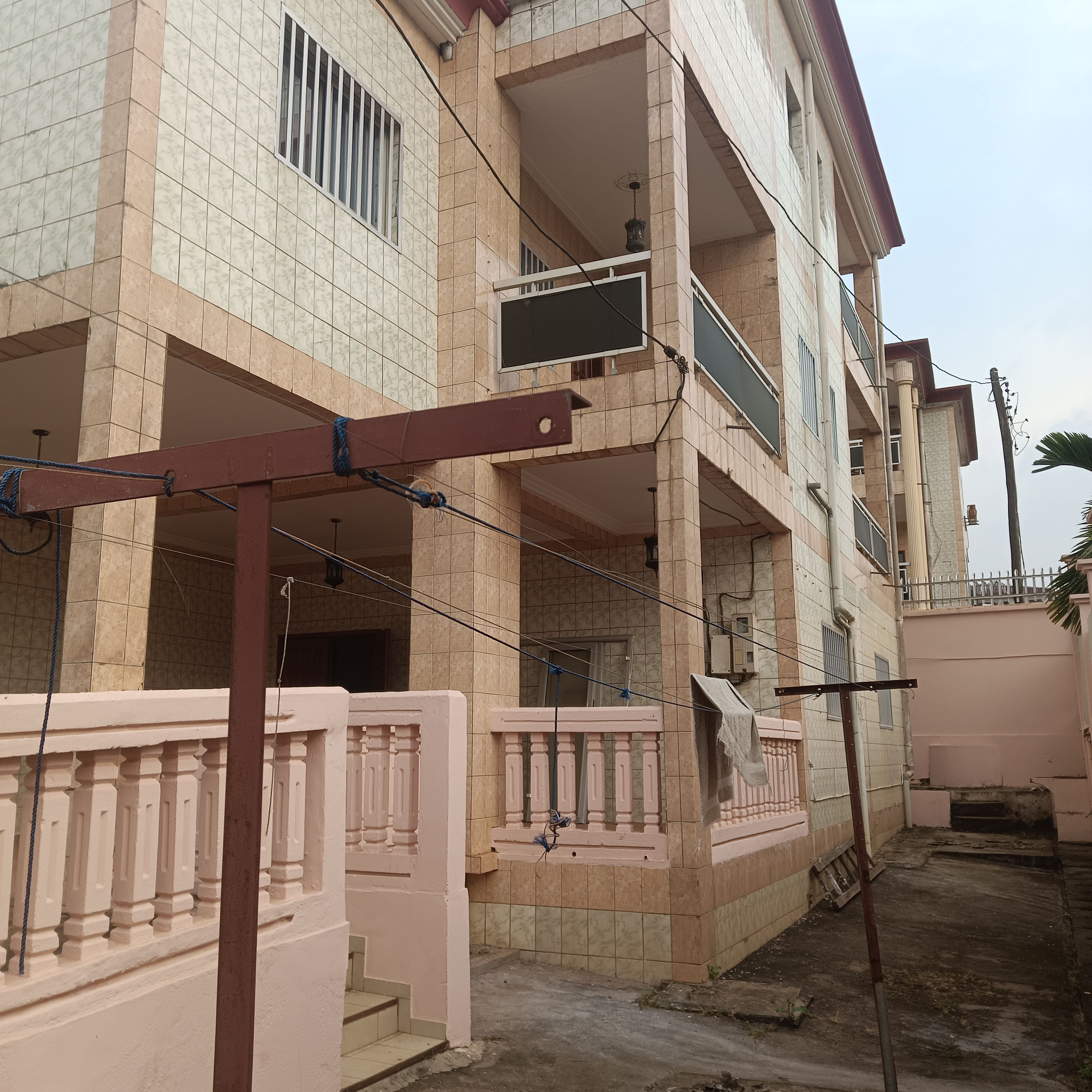 Office to rent at Yaoundé, Bastos, Bastos - 800 m2 - 2 000 000 FCFA