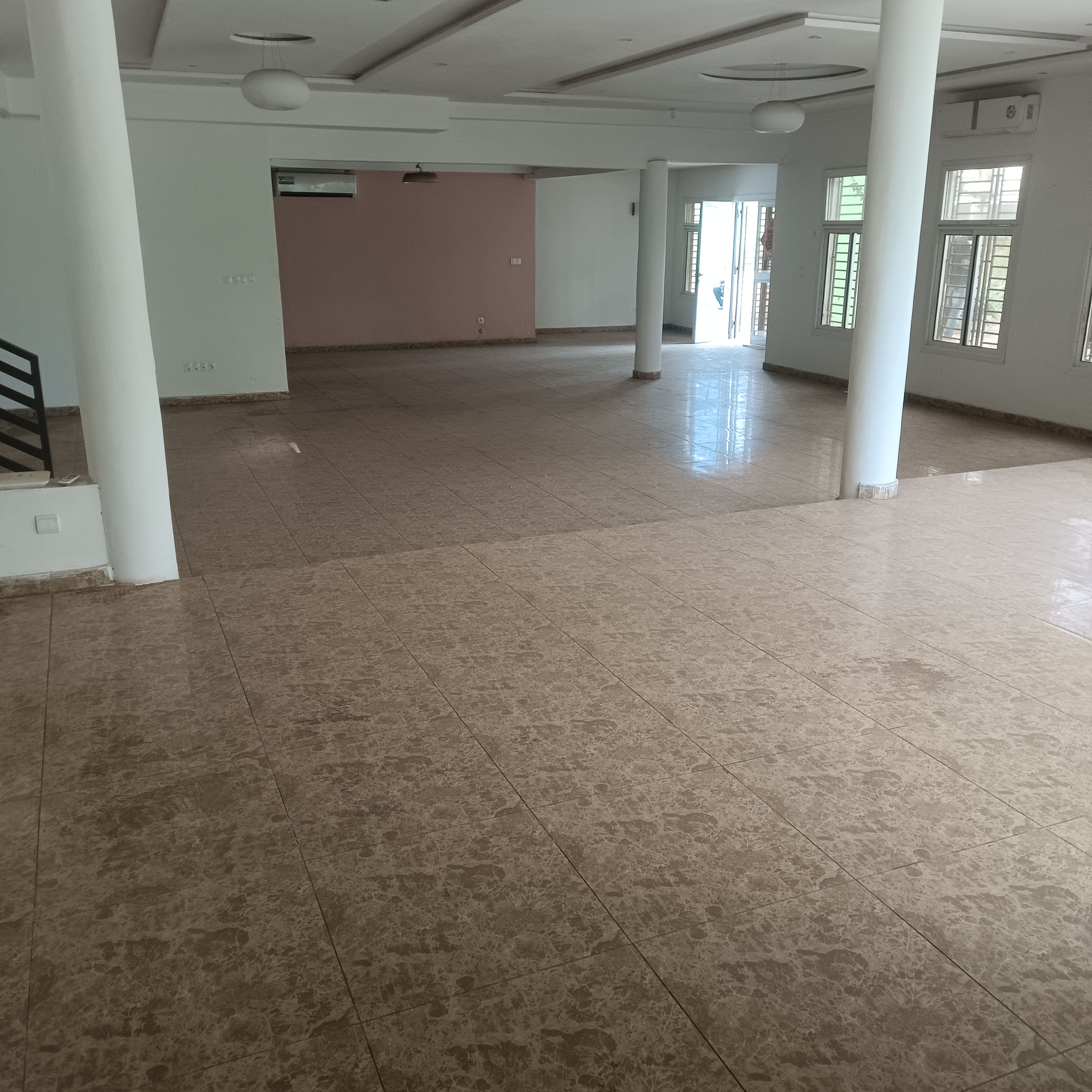 Office to rent at Yaoundé, Bastos, Bastos - 1000 m2 - 6 000 000 FCFA