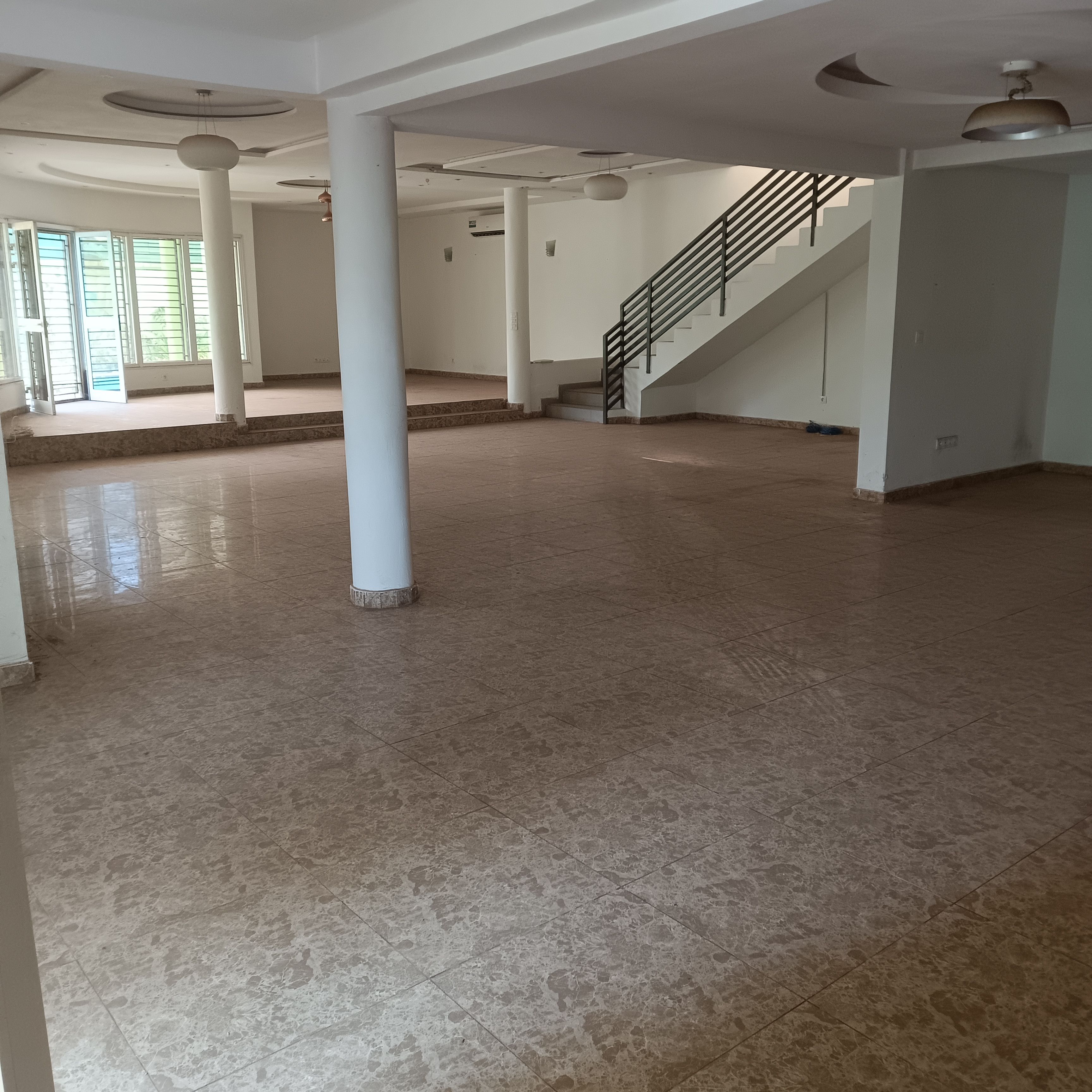 Office to rent at Yaoundé, Bastos, Bastos - 1000 m2 - 6 000 000 FCFA