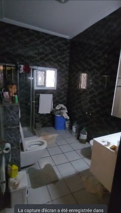 Maison (Villa) à vendre - Yaoundé, Bastos, Bastos - 1 salon(s), 3 chambre(s), 3 salle(s) de bains - 150 000 000 FCFA