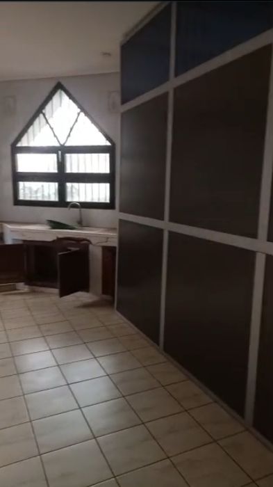 House (Triplex) to rent - Yaoundé, Bastos, Bastos - 3 living room(s), 9 bedroom(s), 10 bathroom(s) - 6 000 000 FCFA / month