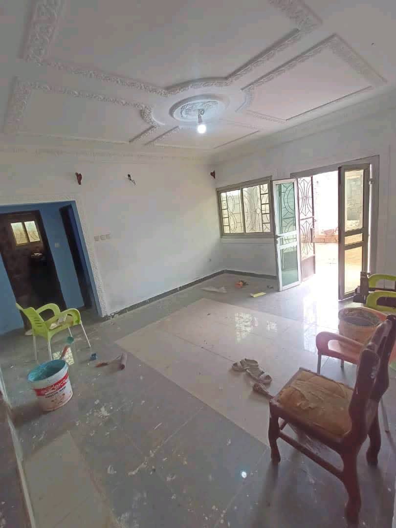 Maison (Villa) à vendre - Yaoundé, Odza, Petit marché - 1 salon(s), 3 chambre(s), 3 salle(s) de bains - 25 000 000 FCFA