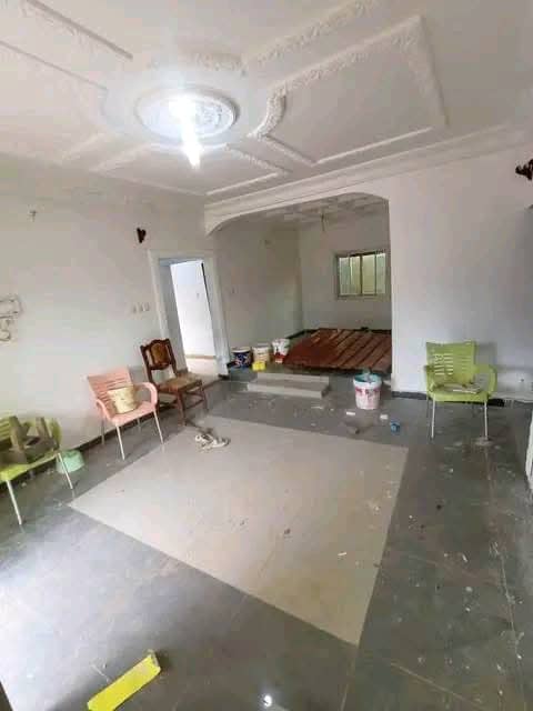 Maison (Villa) à vendre - Yaoundé, Odza, Petit marché - 1 salon(s), 3 chambre(s), 3 salle(s) de bains - 25 000 000 FCFA