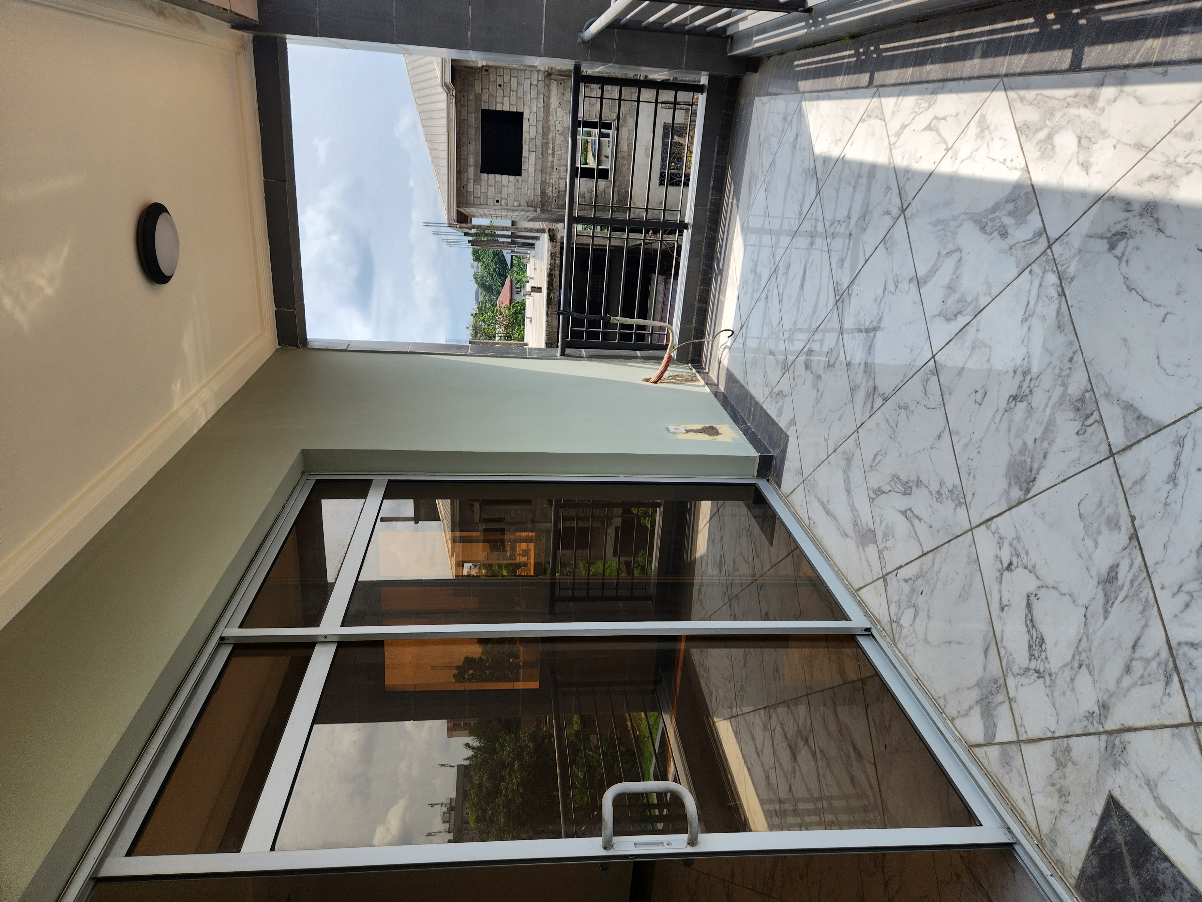 Appartement à louer - Douala, Deido, Canal olympia - 1 salon(s), 2 chambre(s), 2 salle(s) de bains - 450 000 FCFA / mois