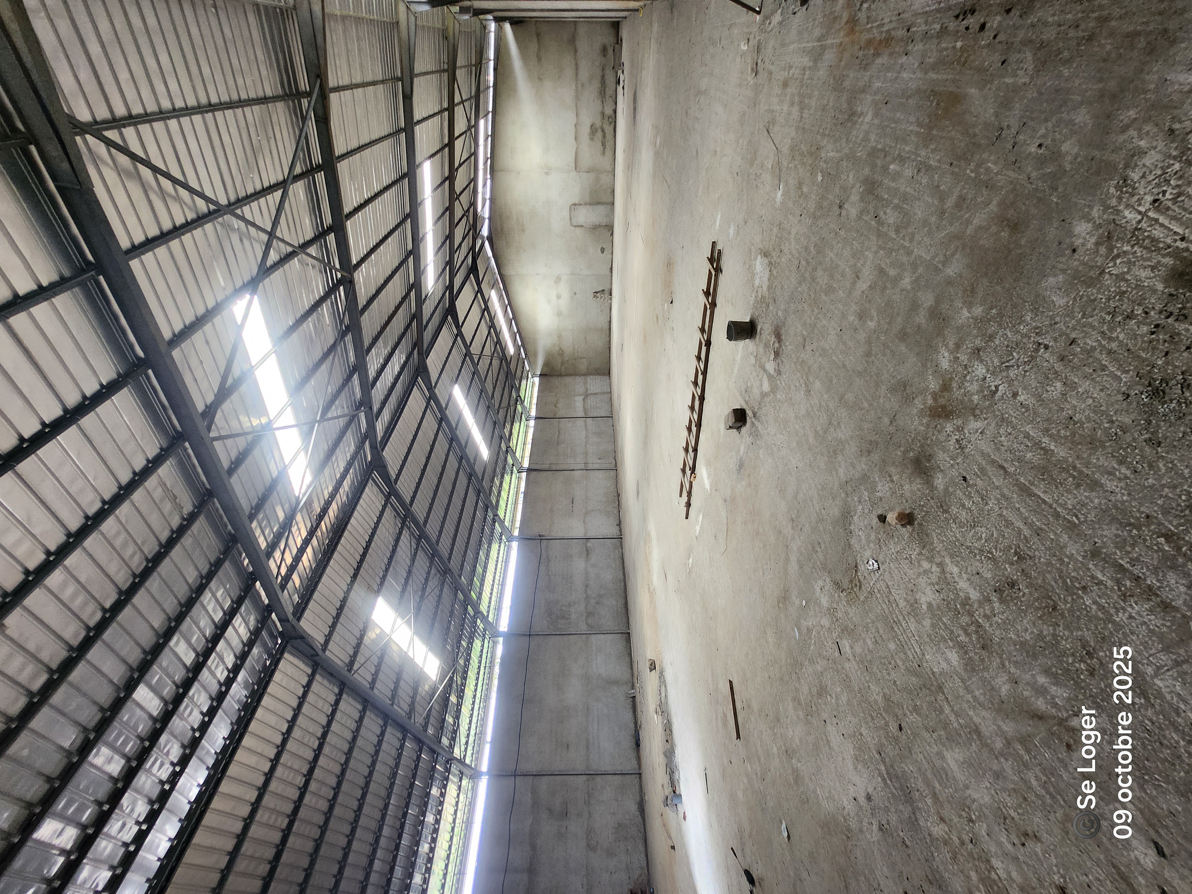 Store to rent at Douala, Port, Zone portuaire - 864 m2 - 2 500 000 FCFA