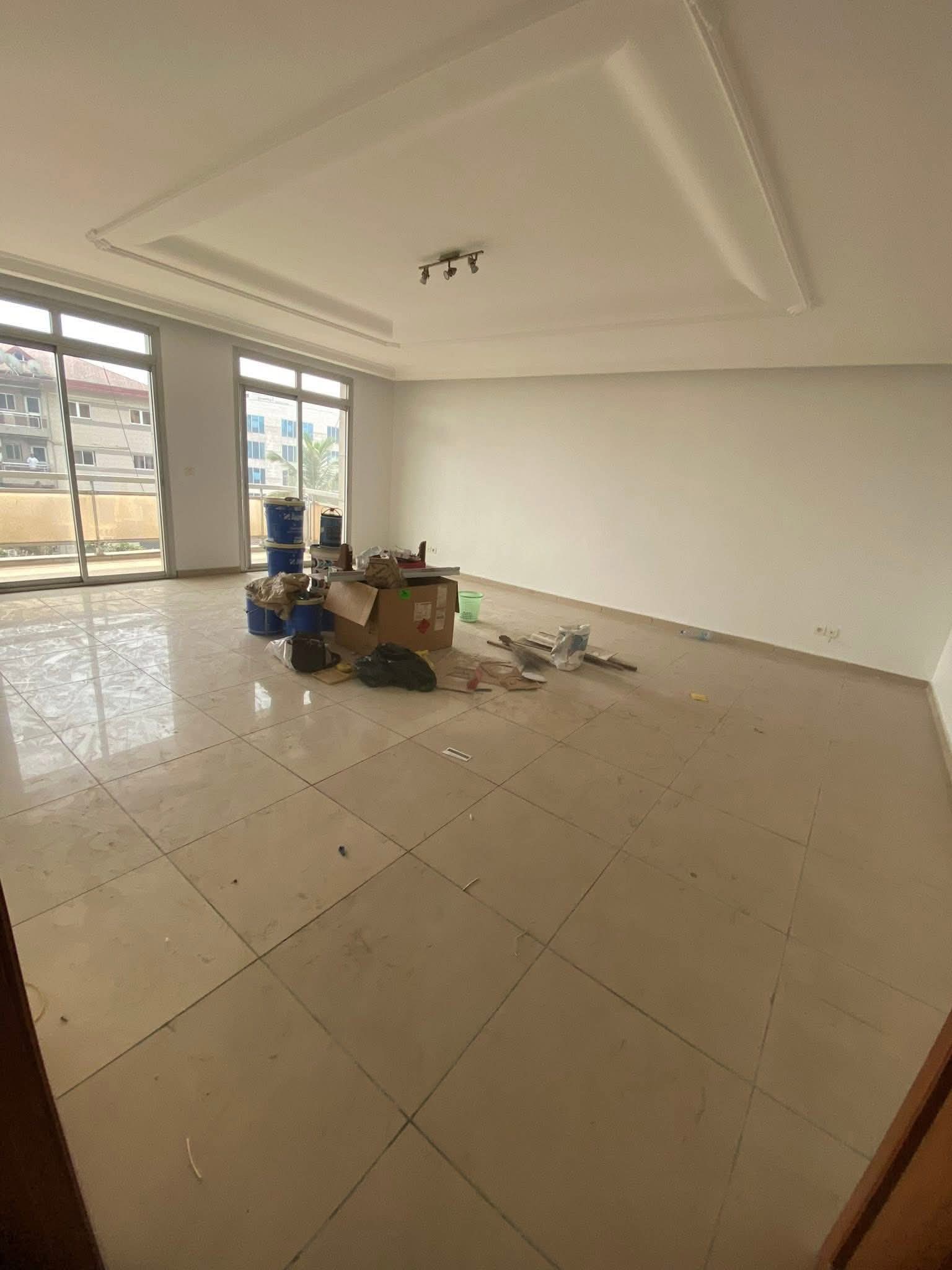 Apartment to rent - Douala, Bonanjo, V - 1 living room(s), 3 bedroom(s), 3 bathroom(s) - 650 000 FCFA / month