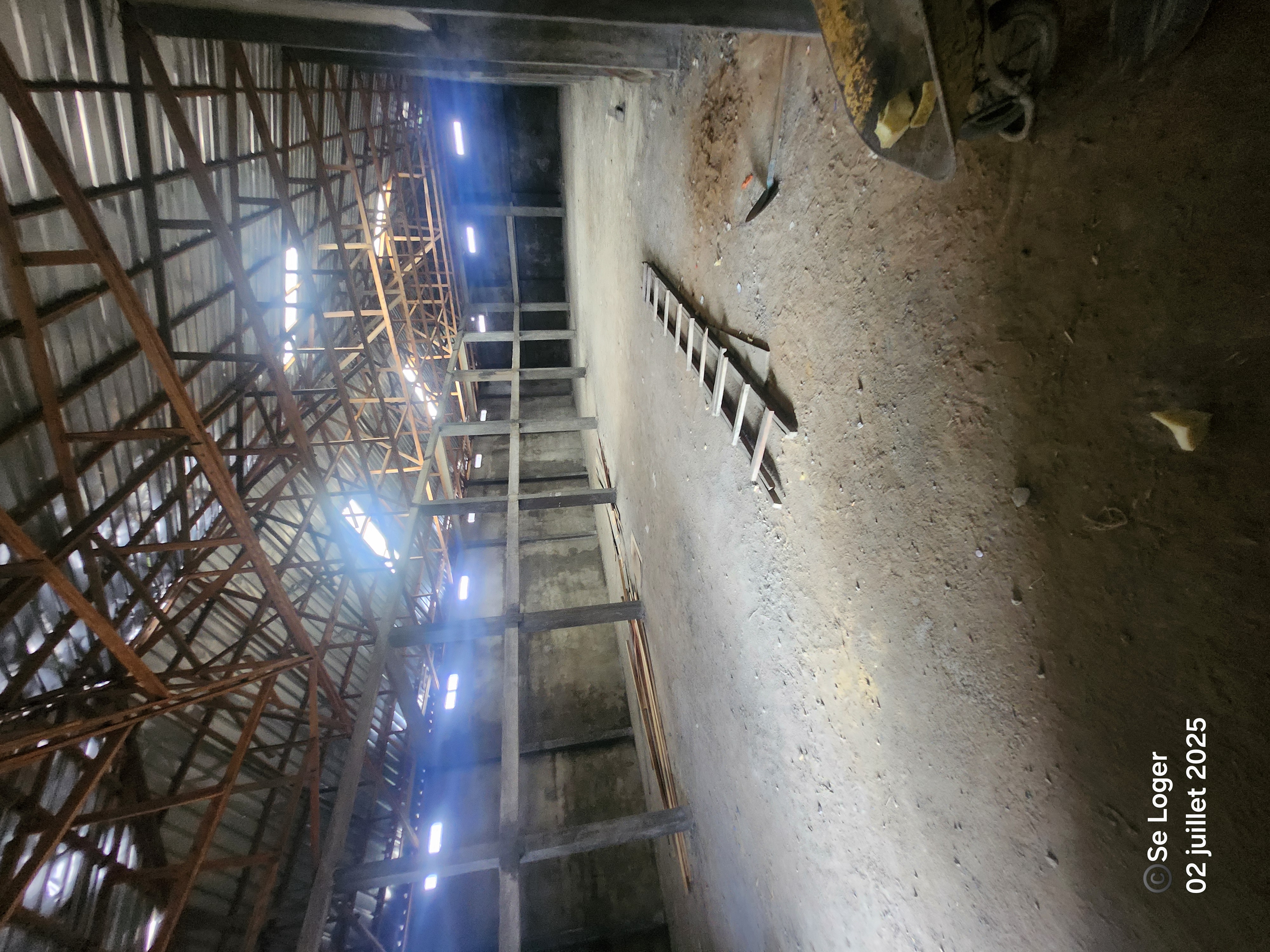 Entrepôt à louer à Douala, Nouvel Aéroport, Grand mall - 500 m2 - 1 500 000 FCFA