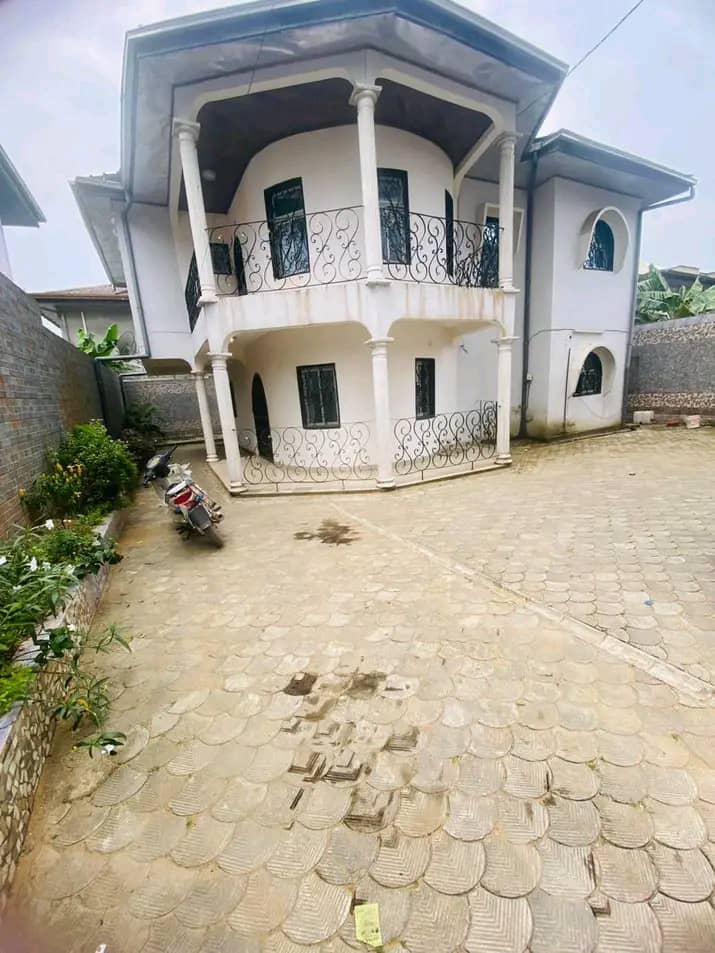 House (Duplex) to rent - Douala, Logpom, Logpom - 2 living room(s), 3 bedroom(s), 2 bathroom(s) - 350 000 FCFA / month