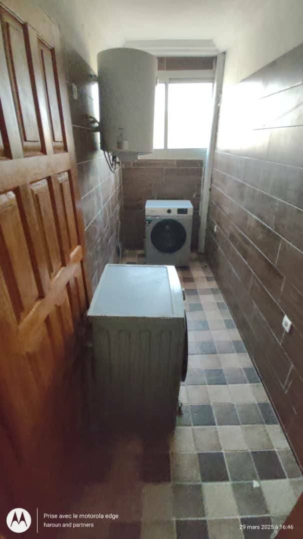 Apartment to rent - Douala, Bonapriso, Bonapriso quartier résidentiel - 1 living room(s), 3 bedroom(s), 2 bathroom(s) - 550 000 FCFA / month