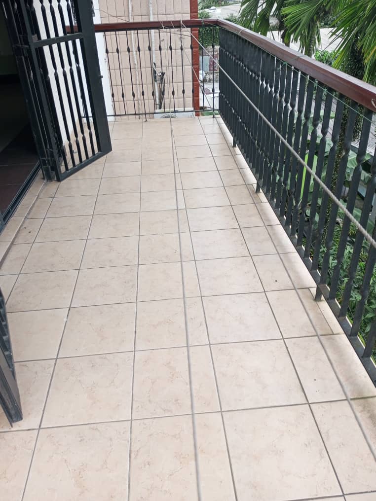 Apartment to rent - Douala, Bonapriso, Bonapriso - 1 living room(s), 3 bedroom(s), 2 bathroom(s) - 650 000 FCFA / month