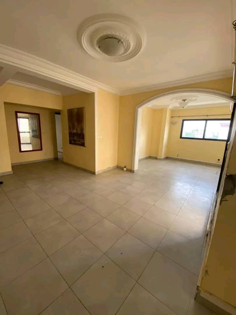Apartment to rent - Douala, Bali, C - 1 living room(s), 2 bedroom(s), 2 bathroom(s) - 400 000 FCFA / month