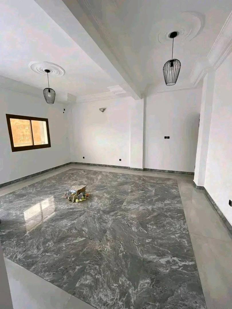 Apartment to rent - Yaoundé, Bastos, Carrefour reagi - 1 living room(s), 3 bedroom(s), 2 bathroom(s) - 350 000 FCFA / month