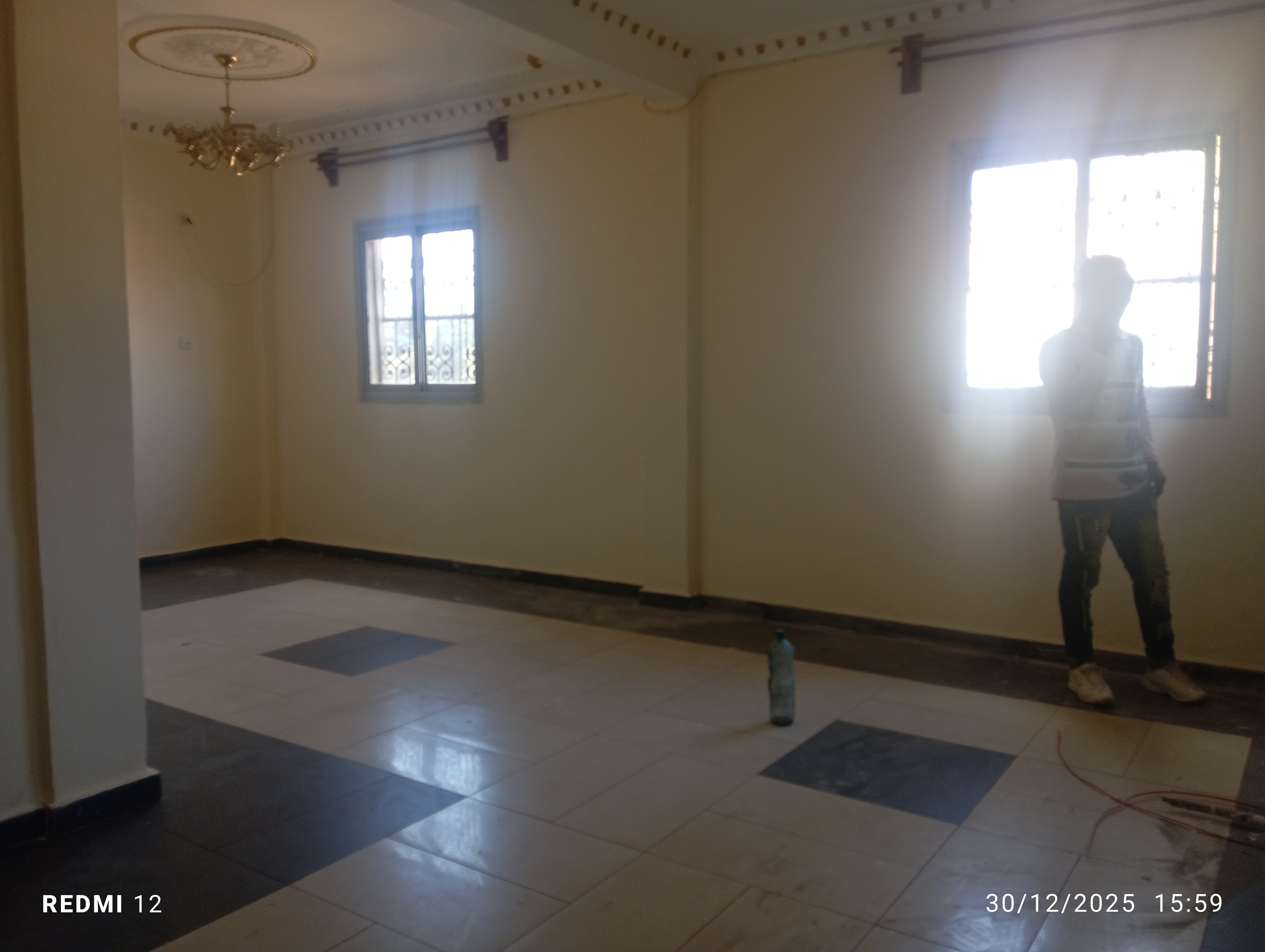Appartement à louer - Yaoundé, Bastos, Bastos centre - 1 salon(s), 3 chambre(s), 3 salle(s) de bains - 350 000 FCFA / mois