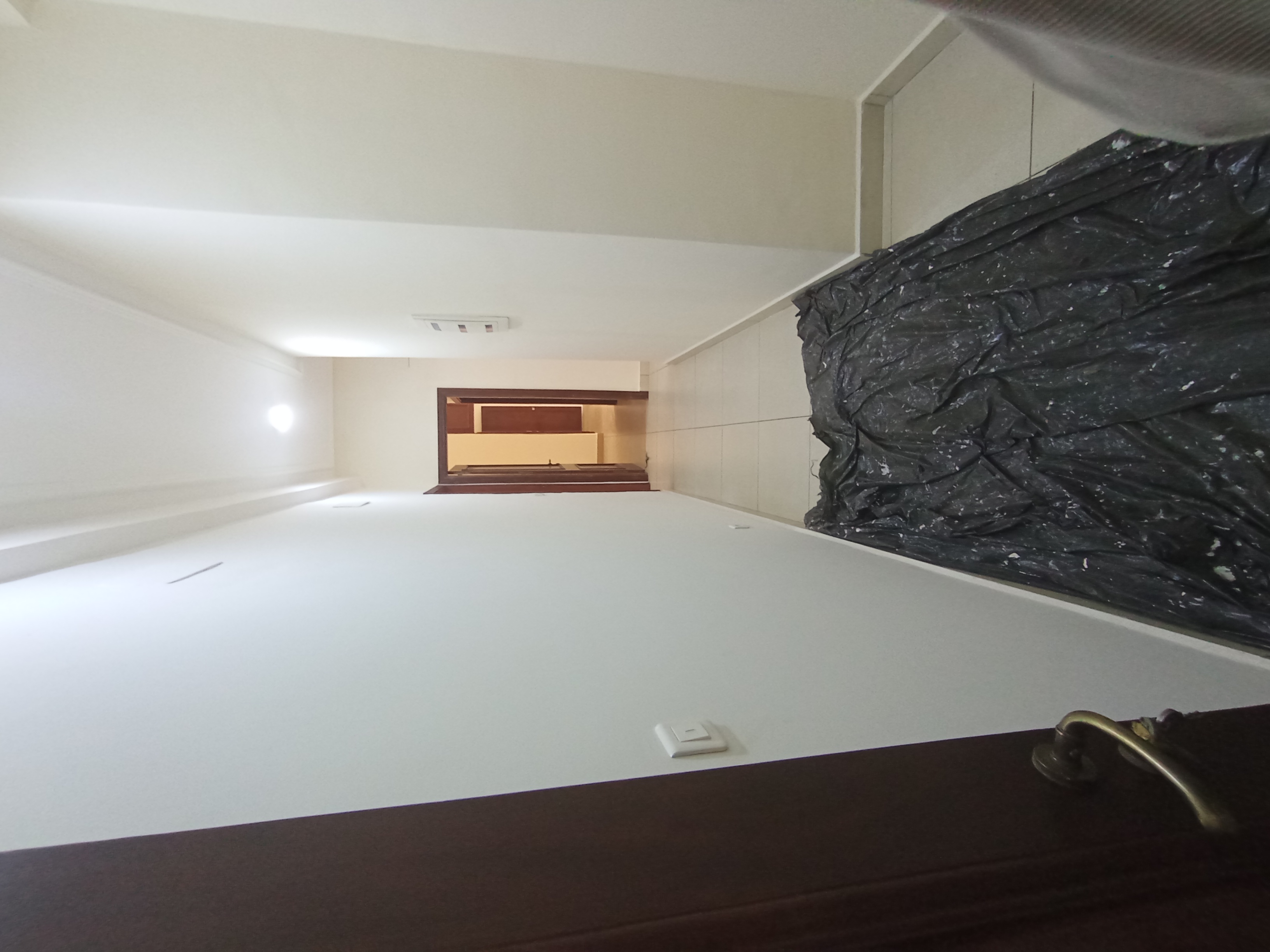 Appartement à louer - Yaoundé, Bastos, Bastos centre - 1 salon(s), 2 chambre(s), 3 salle(s) de bains - 700 000 FCFA / mois