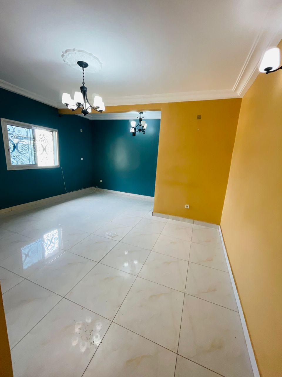 Apartment to rent - Douala, Logbessou I, Logbessou a quelques pas de la route - 1 living room(s), 2 bedroom(s), 2 bathroom(s) - 90 000 FCFA / month