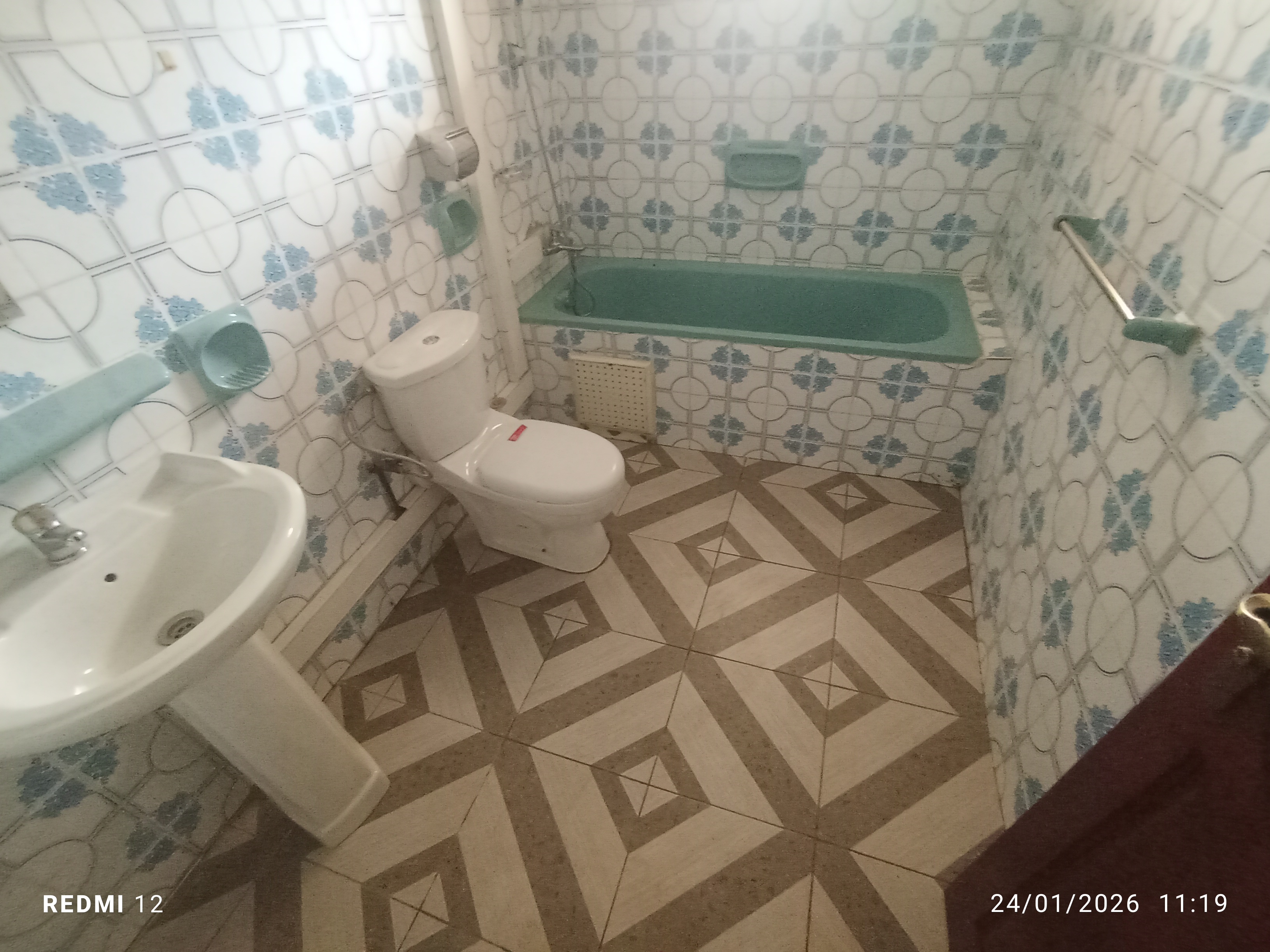 Appartement à louer - Yaoundé, Bastos, Bastos centre - 1 salon(s), 3 chambre(s), 3 salle(s) de bains - 700 000 FCFA / mois