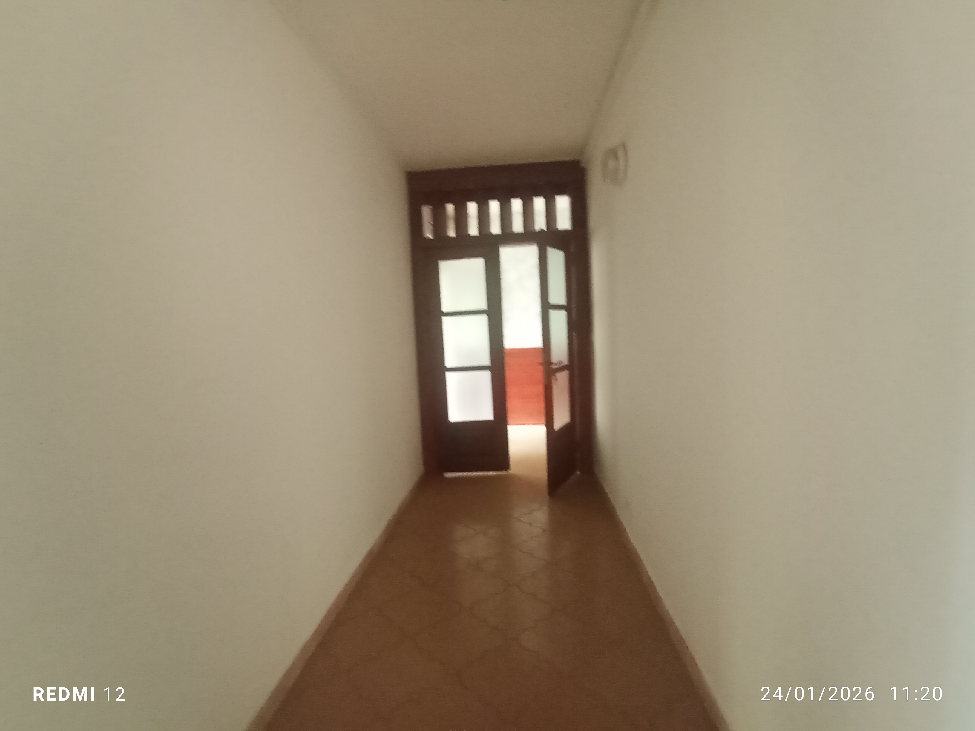 Appartement à louer - Yaoundé, Bastos, Bastos centre - 1 salon(s), 3 chambre(s), 3 salle(s) de bains - 700 000 FCFA / mois