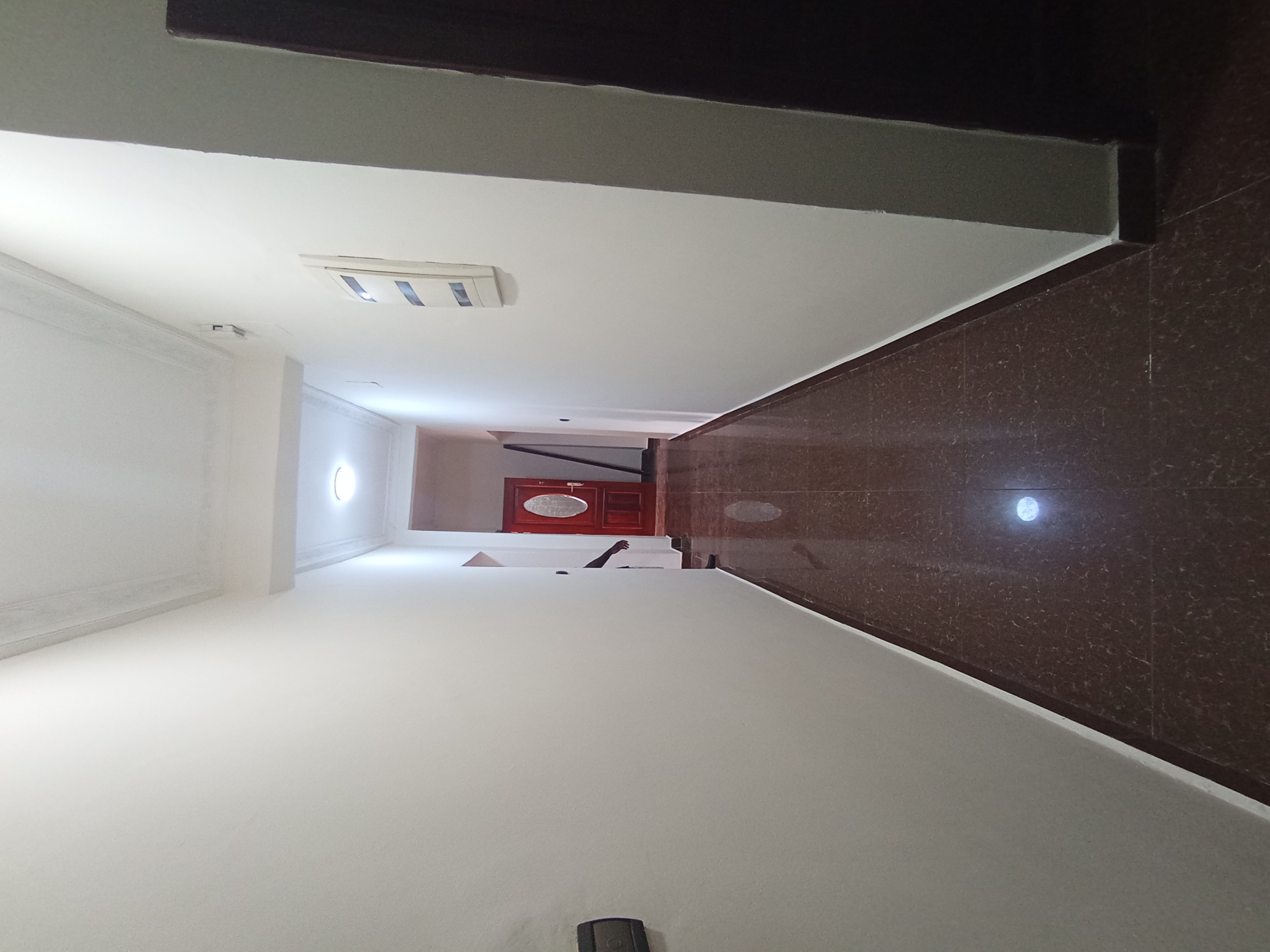 Appartement à louer - Yaoundé, Bastos, Bastos centre - 1 salon(s), 3 chambre(s), 3 salle(s) de bains - 550 000 FCFA / mois