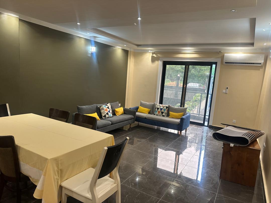 Appartement à louer - Yaoundé, Bastos, GOLF - 1 salon(s), 2 chambre(s), 3 salle(s) de bains - 1 200 000 FCFA / mois
