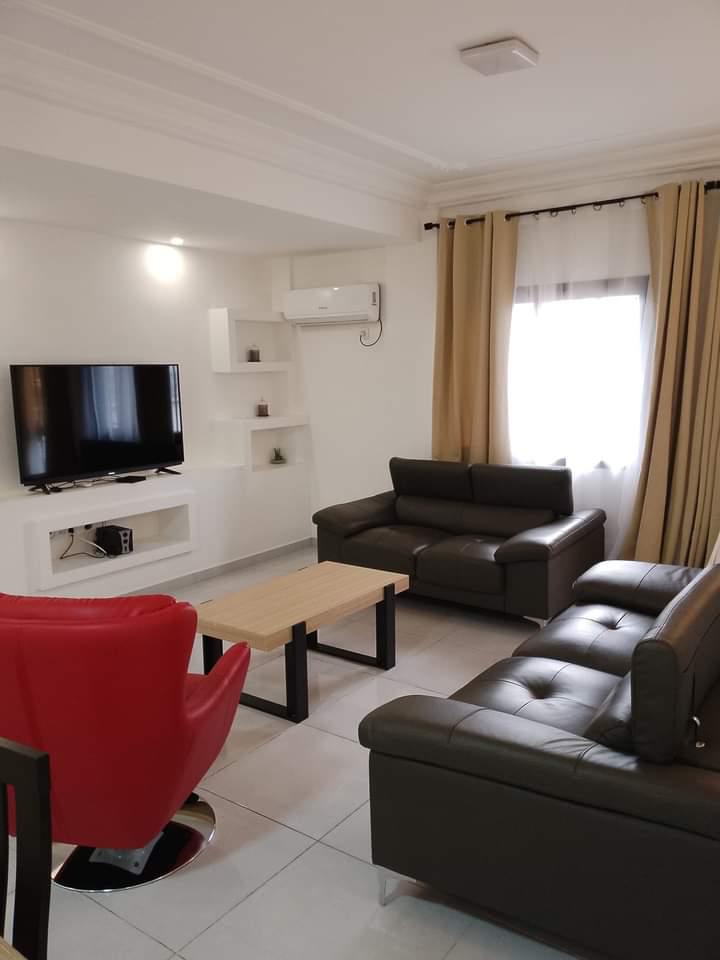Apartment to rent - Yaoundé, Bastos, Bastos centre - 1 living room(s), 1 bedroom(s), 2 bathroom(s) - 700 000 FCFA / month