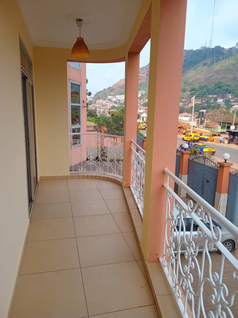 Apartment to rent - Yaoundé, Bastos, GOLF - 1 living room(s), 3 bedroom(s), 3 bathroom(s) - 650 000 FCFA / month