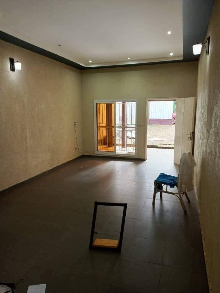 Appartement à louer - Yaoundé, Bastos, Bastos centre appartement individuelle - 1 salon(s), 2 chambre(s), 2 salle(s) de bains - 250 000 FCFA / mois