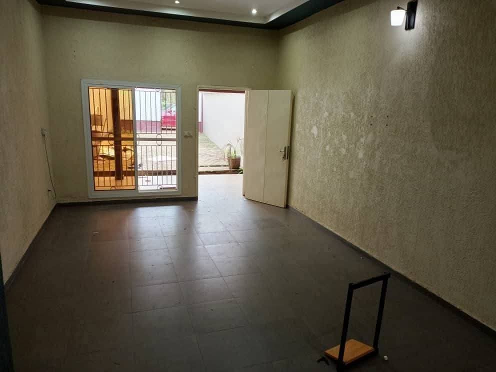 Appartement à louer - Yaoundé, Bastos, Bastos centre appartement individuelle - 1 salon(s), 2 chambre(s), 2 salle(s) de bains - 250 000 FCFA / mois
