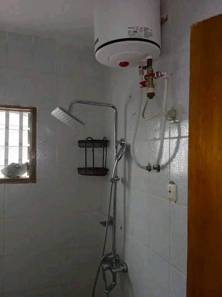 Appartement à louer - Yaoundé, Bastos, Bastos centre appartement individuelle - 1 salon(s), 2 chambre(s), 2 salle(s) de bains - 250 000 FCFA / mois