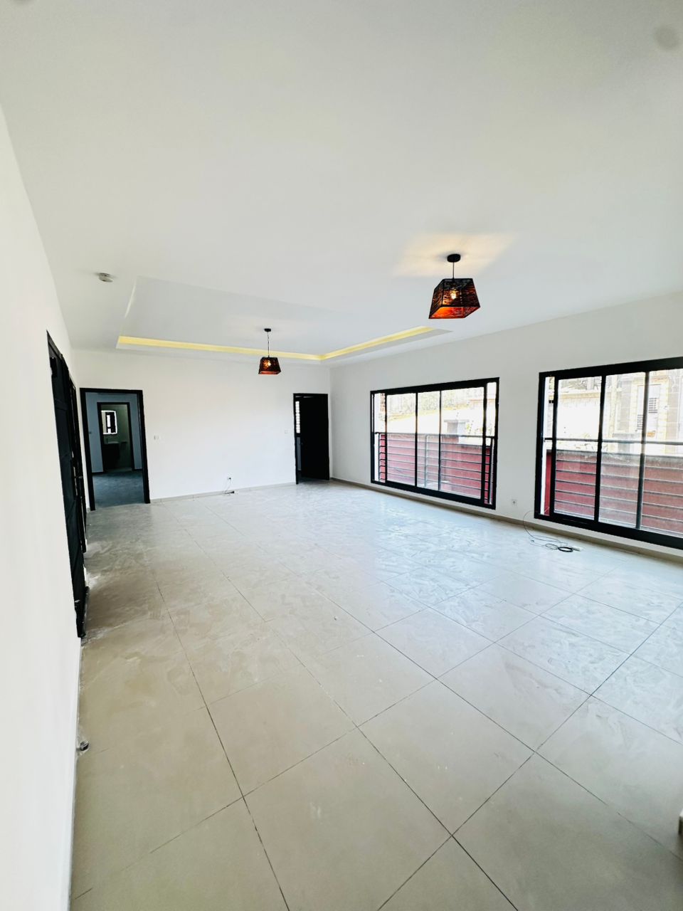 Apartment to rent - Douala, Logpom, Basson - 1 living room(s), 4 bedroom(s), 4 bathroom(s) - 500 000 FCFA / month