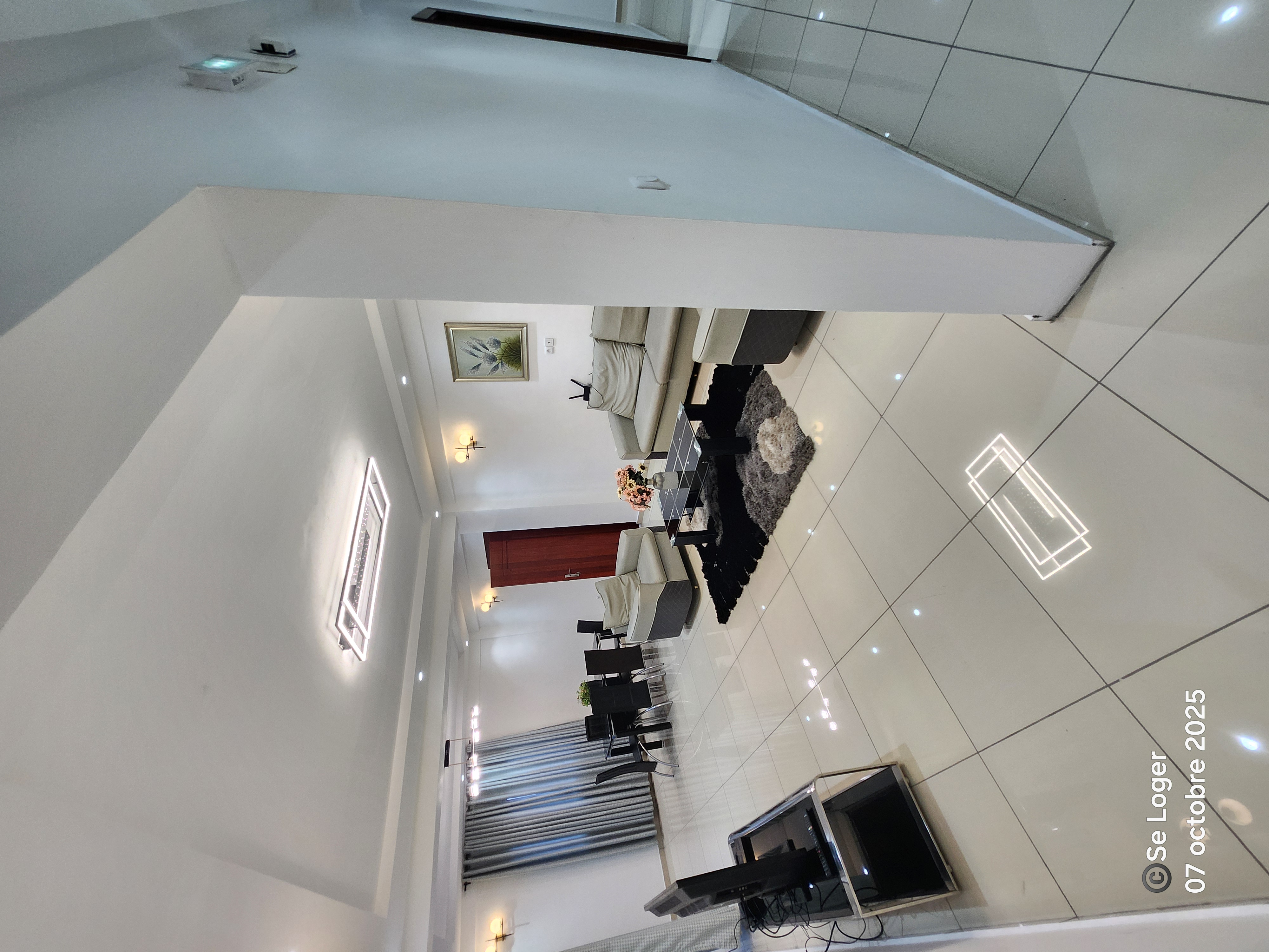 Apartment to rent - Douala, Akwa I, Orange - 1 living room(s), 2 bedroom(s), 2 bathroom(s) - 1 000 000 FCFA / month