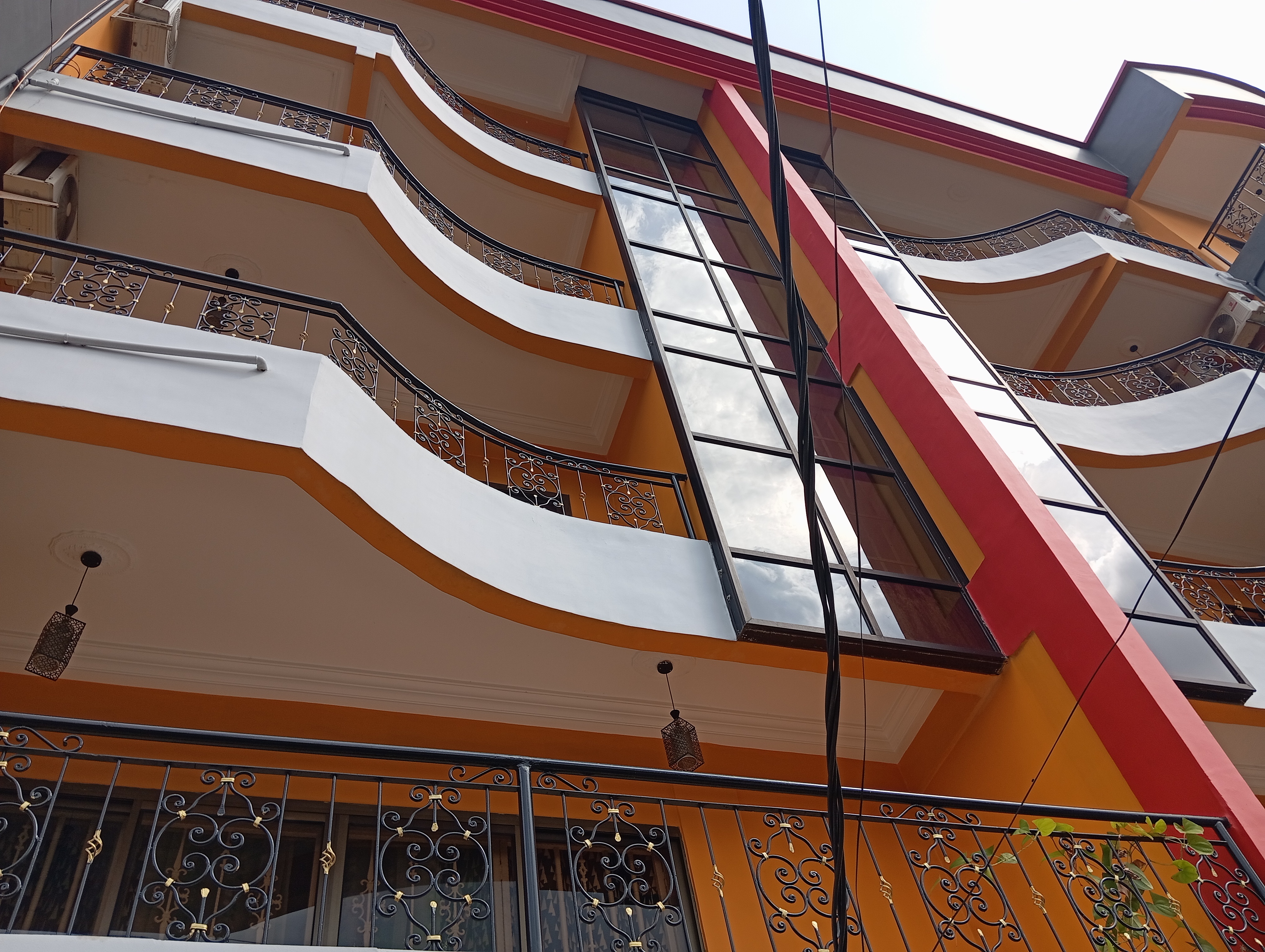 Appartement à louer - Yaoundé, Bastos, Bastos centre - 1 salon(s), 2 chambre(s), 3 salle(s) de bains - 600 000 FCFA / mois