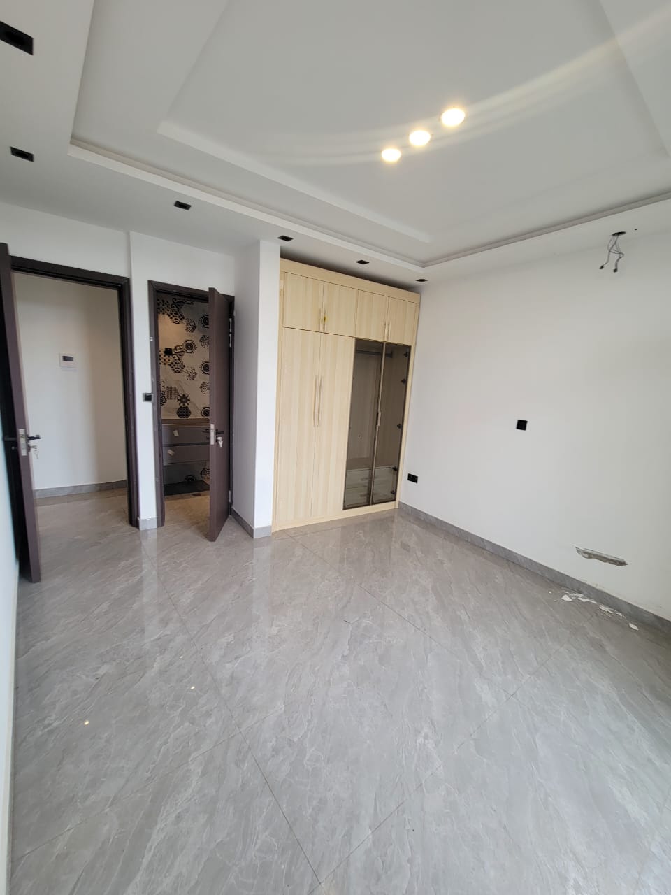 Appartement à louer - Yaoundé, Bastos, Bastos centre - 1 salon(s), 3 chambre(s), 3 salle(s) de bains - 700 000 FCFA / mois