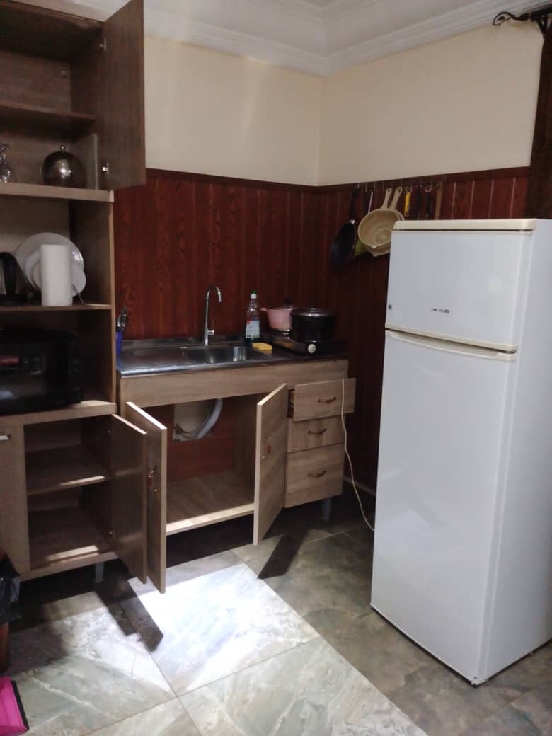 Appartement à louer - Yaoundé, Bastos, Bastos centre PRIX À LA NUITÉE ? - 1 salon(s), 1 chambre(s), 2 salle(s) de bains - 50 000 FCFA / mois